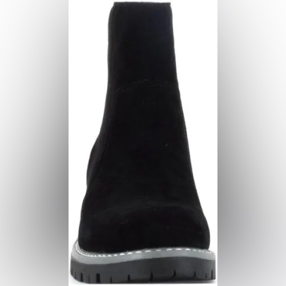 Black Microsuede AnkleSide Zip Seven7 Bestie Booties Lug Sole Casual Chic NIB